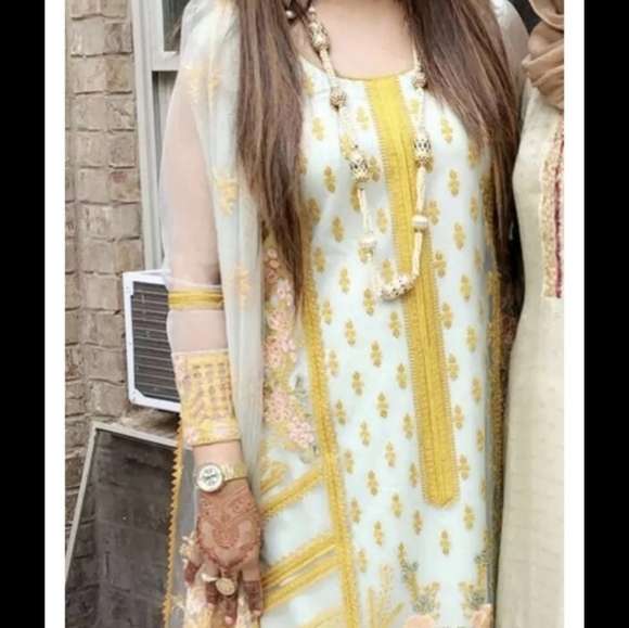 Pakistani clothes - Picture 1 of 7